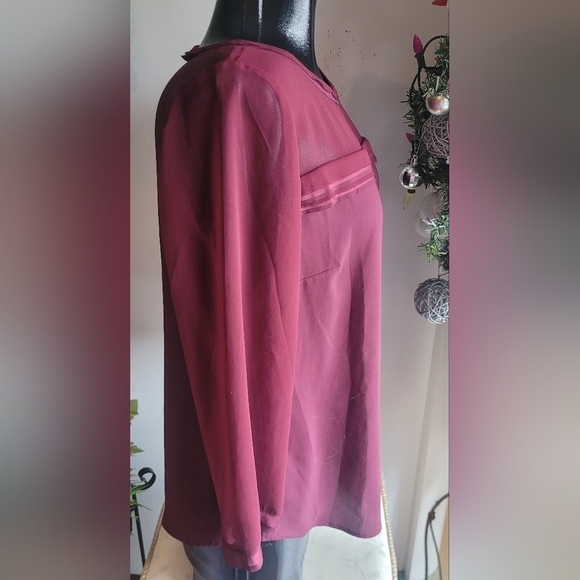 Ann Taylor Burgundy Blouse Size 10 - Picture 4 of 7